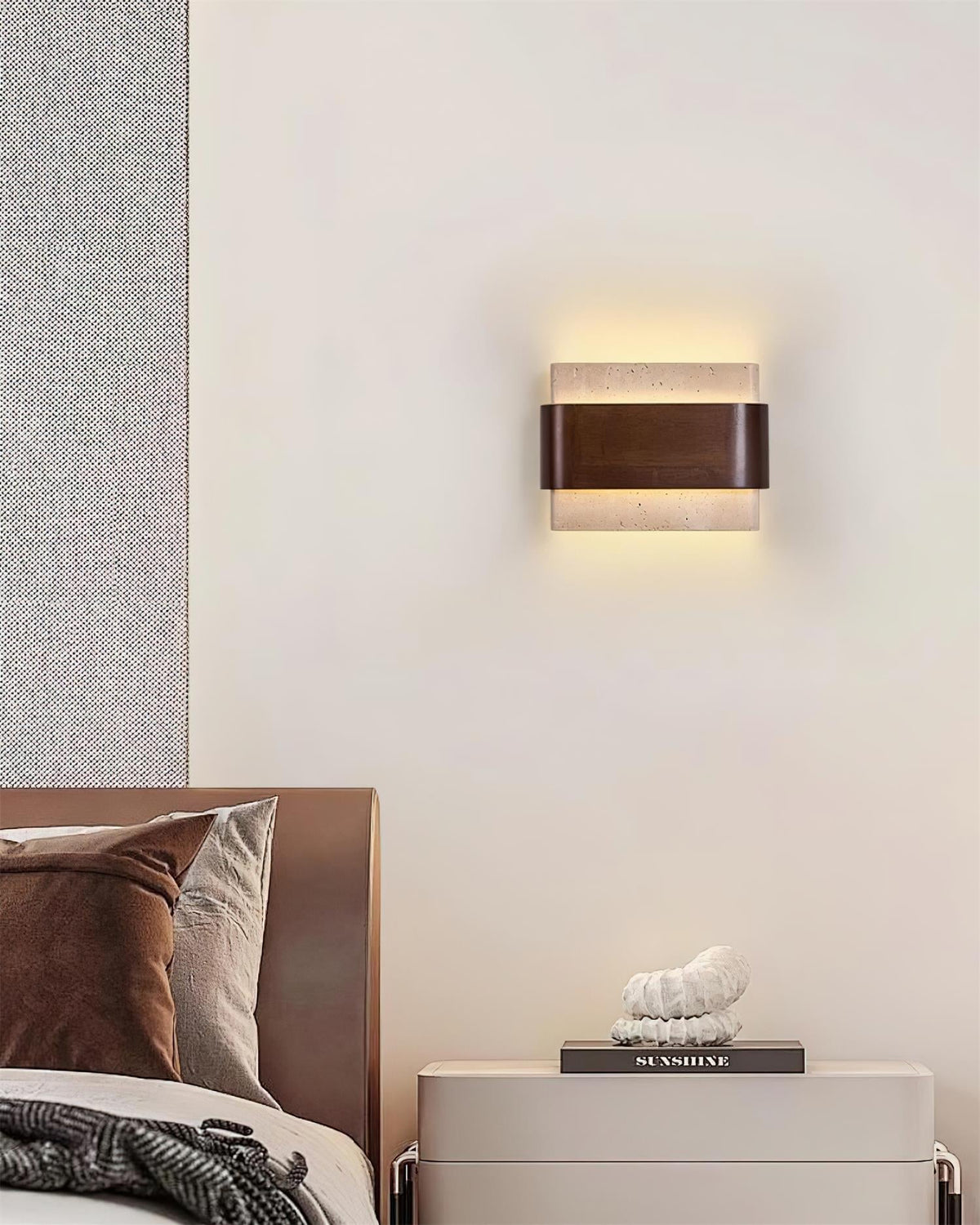Valeneria aplique de pared travertino con acabado en madera Arco