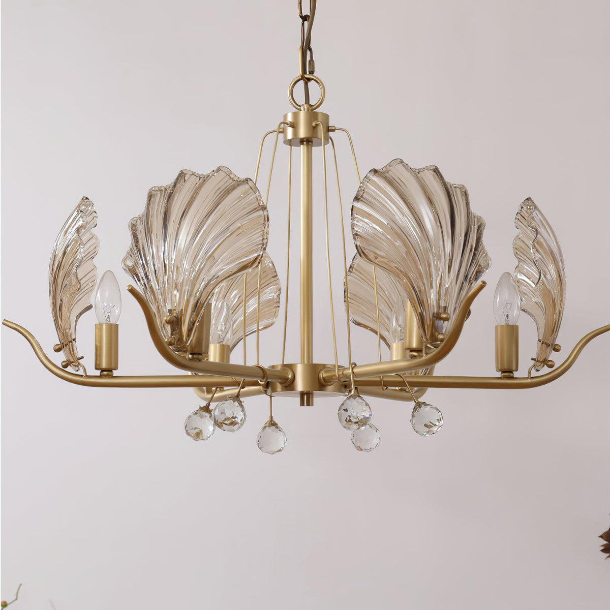 Luxereon lámpara de araña con hojas de cristal y florón de cobre