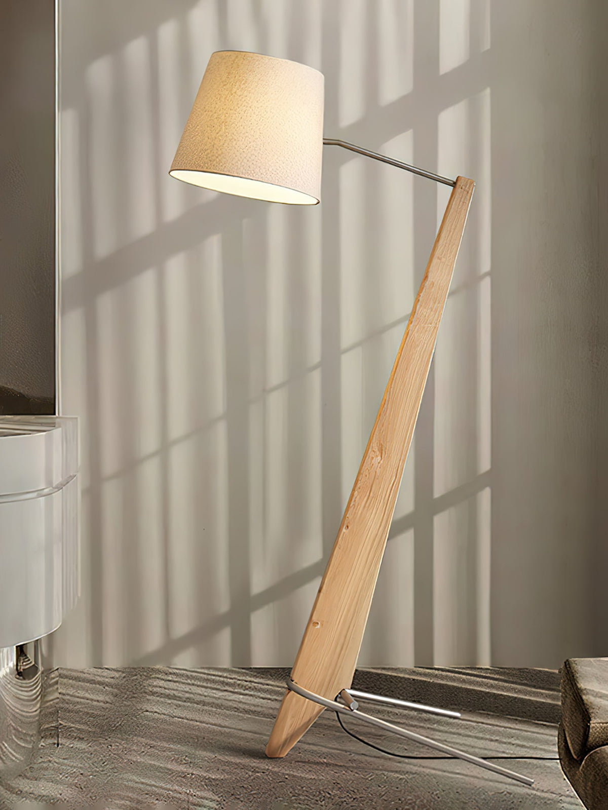 Vyran lámpara de pie de madera y tejido
