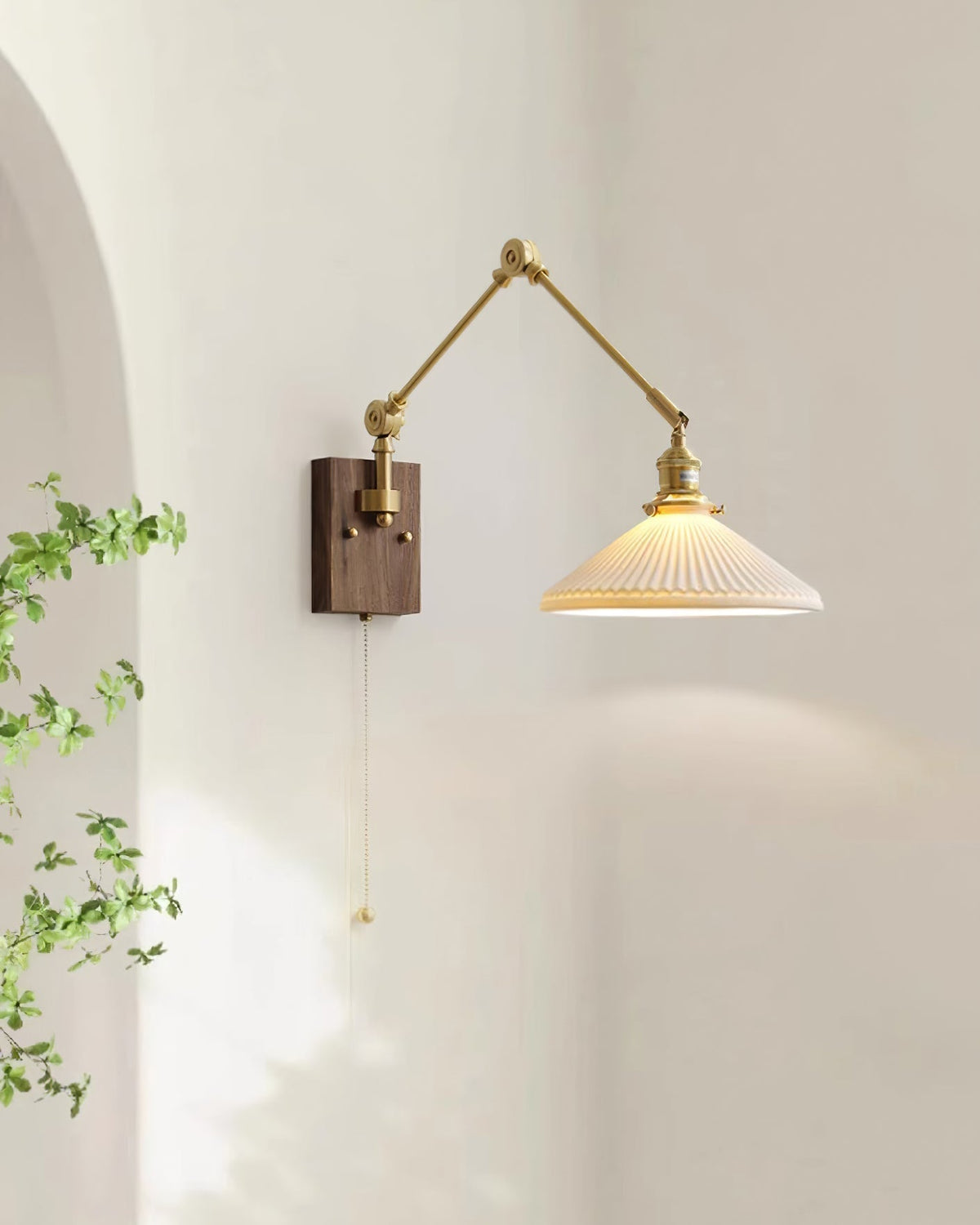 Aplique de pared con brazo ajustable y pantalla plisada, base de nogal, estilo vintage para tareas