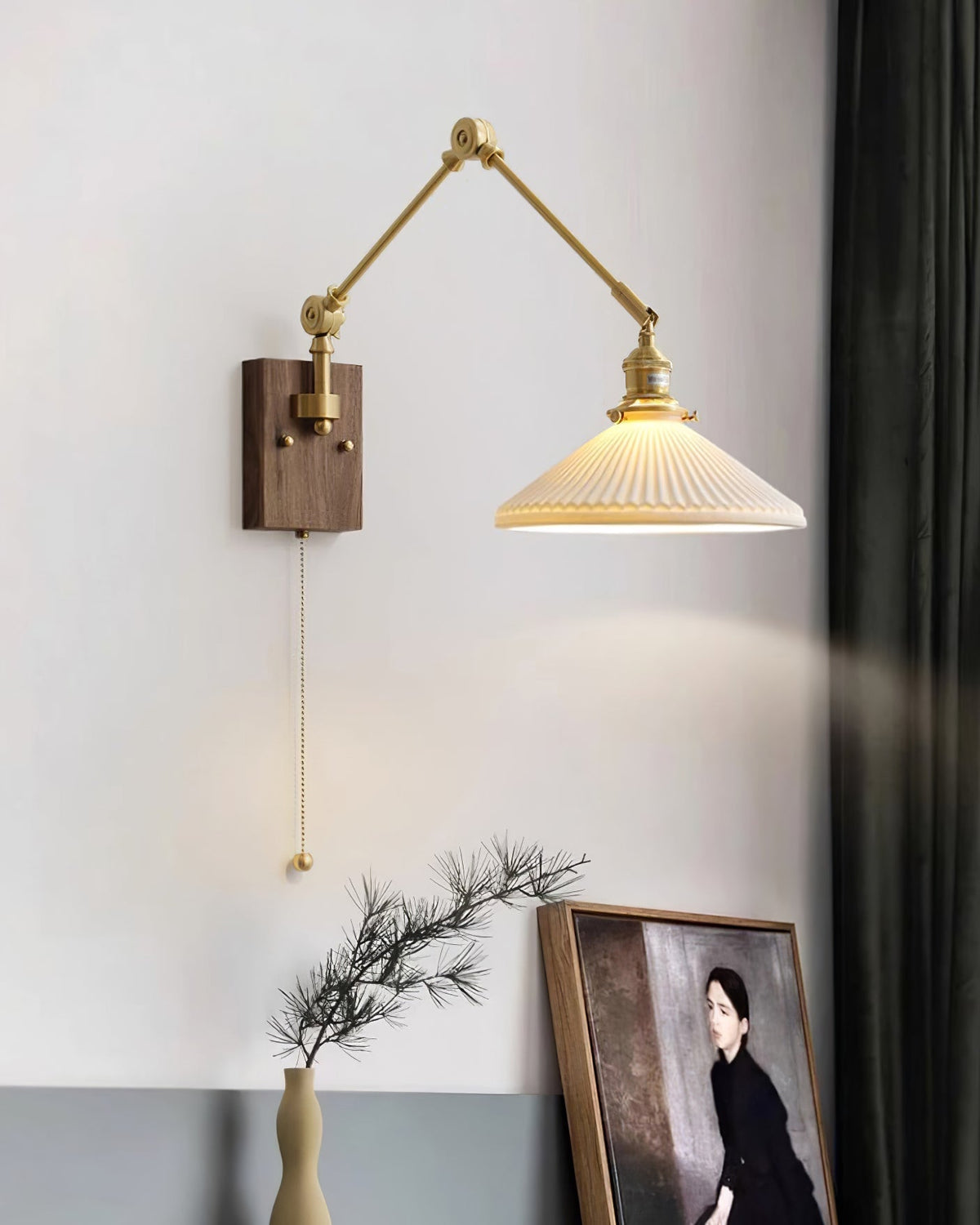 Aplique de pared con brazo ajustable y pantalla plisada, base de nogal, estilo vintage para tareas