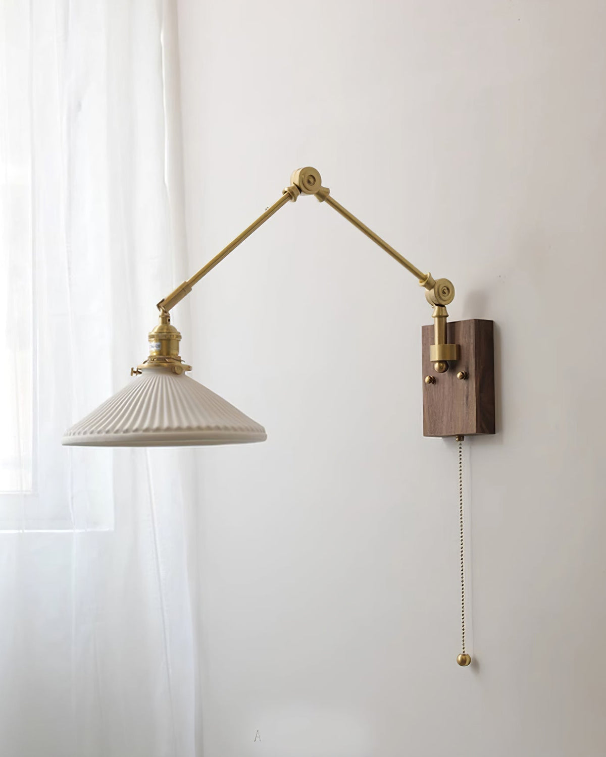 Aplique de pared con brazo ajustable y pantalla plisada, base de nogal, estilo vintage para tareas