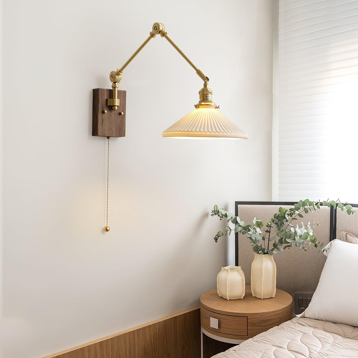 Aplique de pared con brazo ajustable y pantalla plisada, base de nogal, estilo vintage para tareas