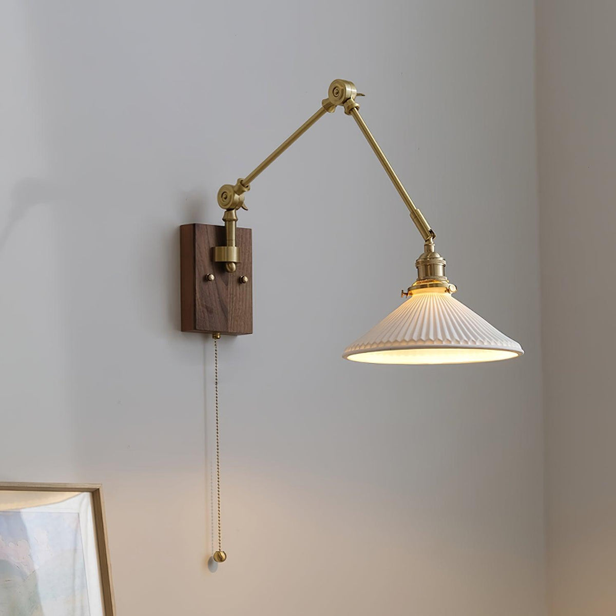 Aplique de pared con brazo ajustable y pantalla plisada, base de nogal, estilo vintage para tareas