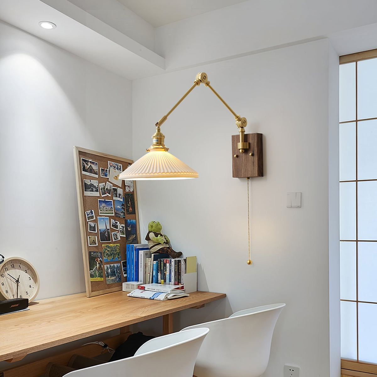 Aplique de pared con brazo ajustable y pantalla plisada, base de nogal, estilo vintage para tareas