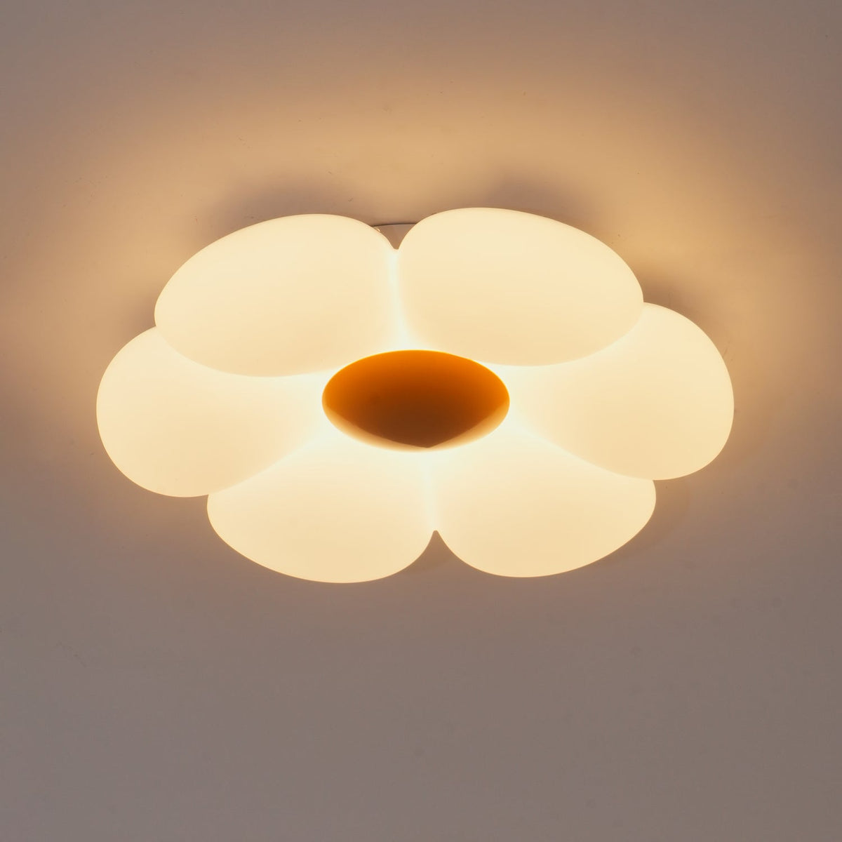 Liorinella lámpara de techo Six-Leaf Flower para habitación infantil