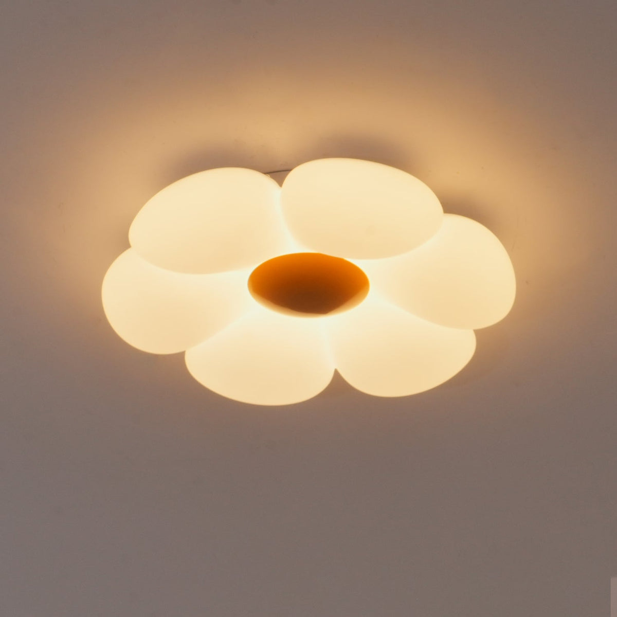 Liorinella lámpara de techo Six-Leaf Flower para habitación infantil