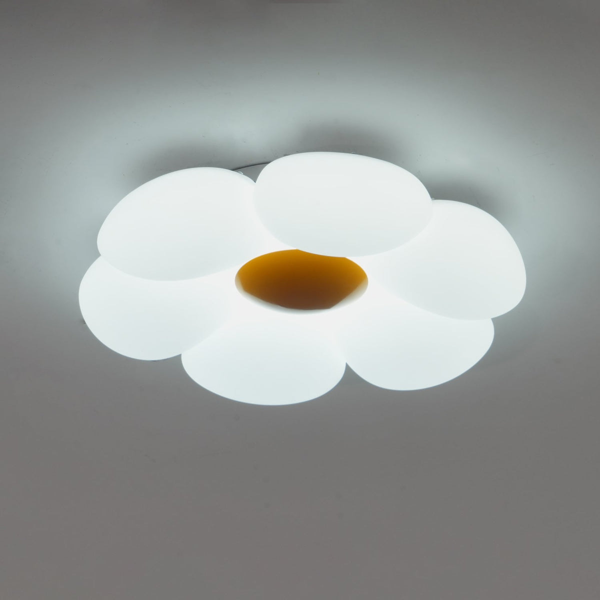 Liorinella lámpara de techo Six-Leaf Flower para habitación infantil
