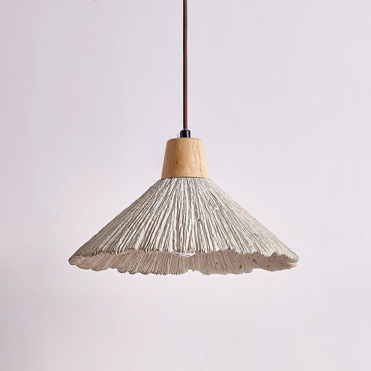 Lámpara colgante de madera y pantalla de cemento texturizado gris estilo Japandi