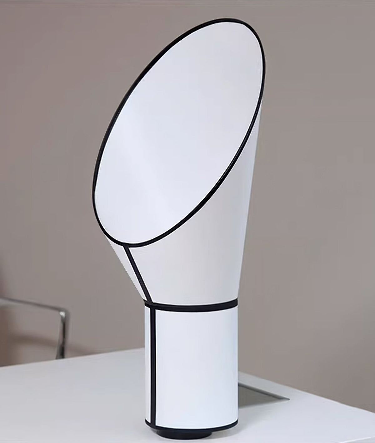 Celestrow lámpara de mesa con contorno artístico