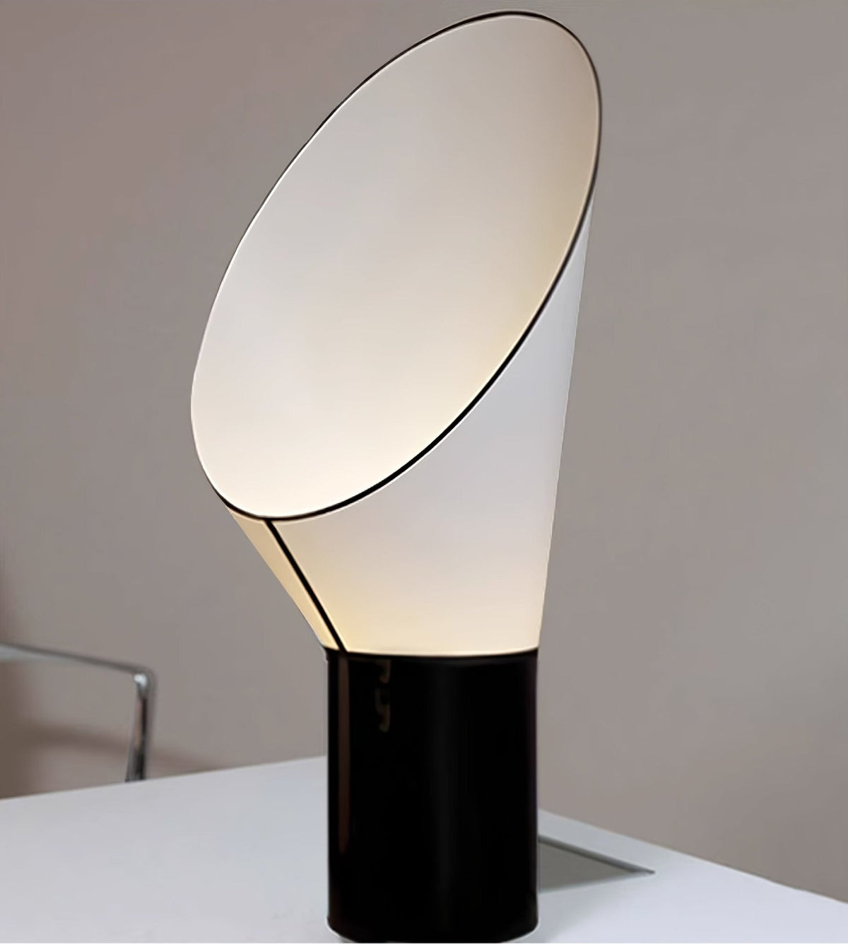 Celestrow lámpara de mesa con contorno artístico
