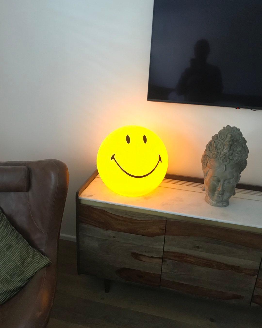Fiera lámpara de mesa de estilo lúdico de plástico