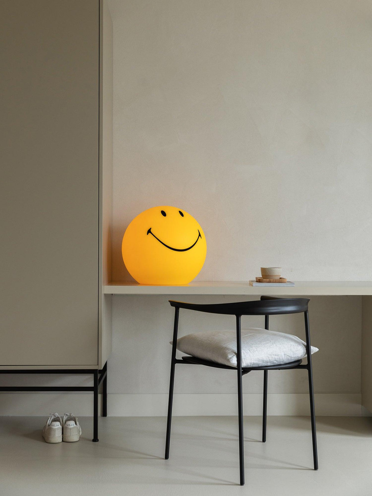 Fiera lámpara de mesa de estilo lúdico de plástico