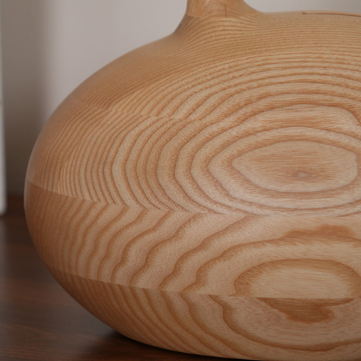 Brixten lámpara de mesa de madera y tejido