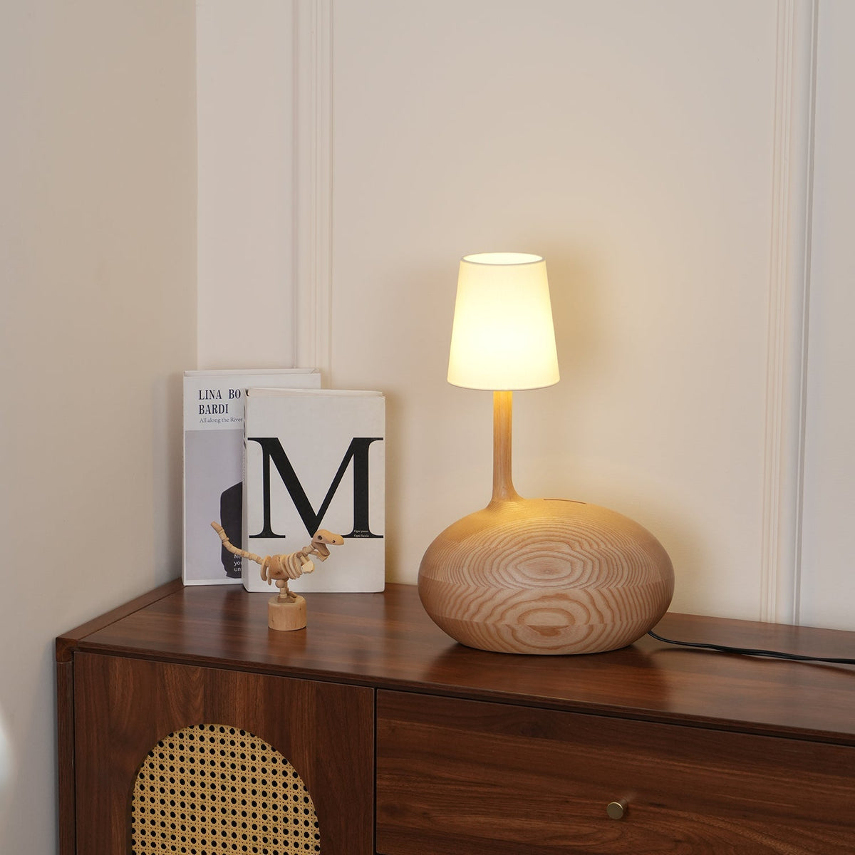 Brixten lámpara de mesa de madera y tejido