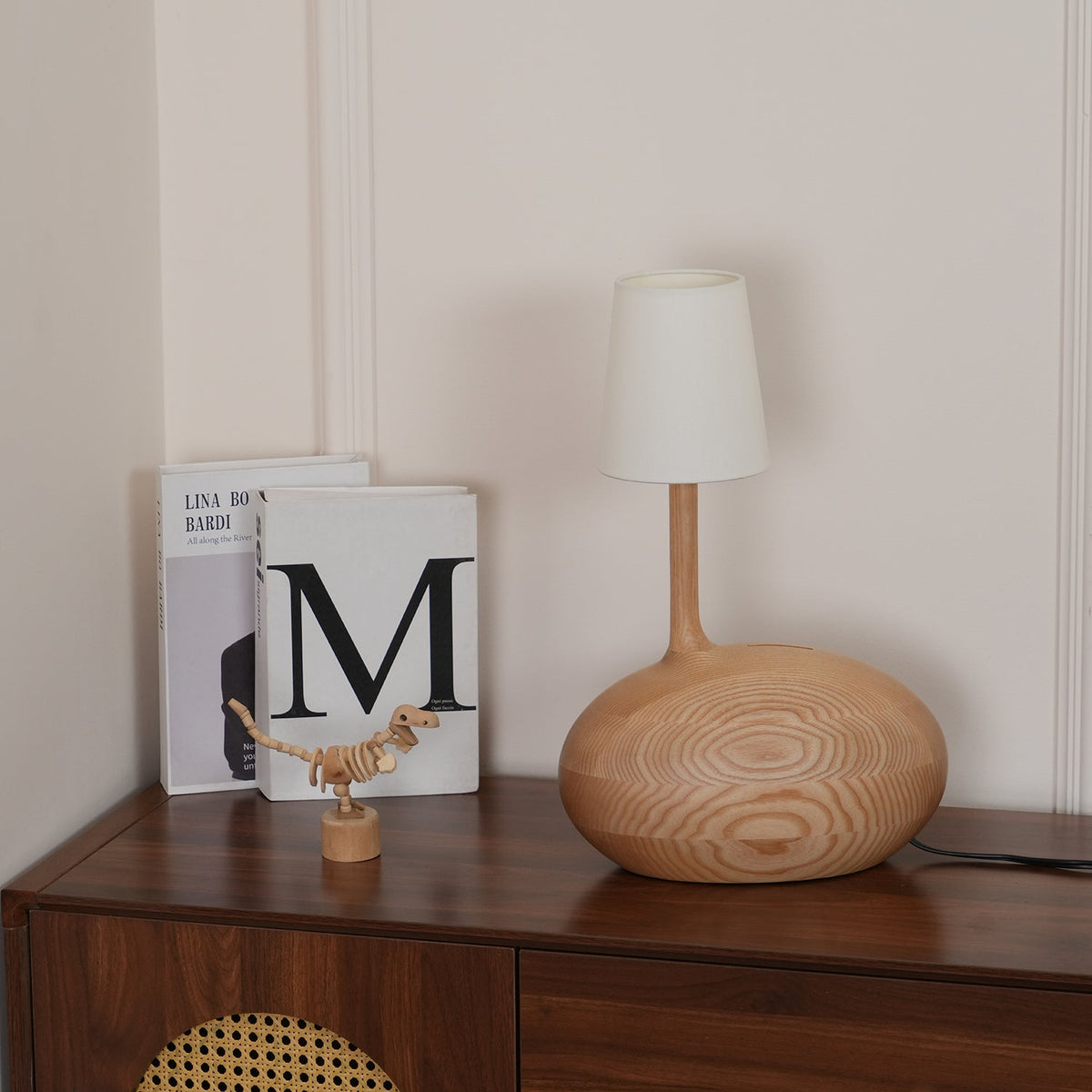 Brixten lámpara de mesa de madera y tejido
