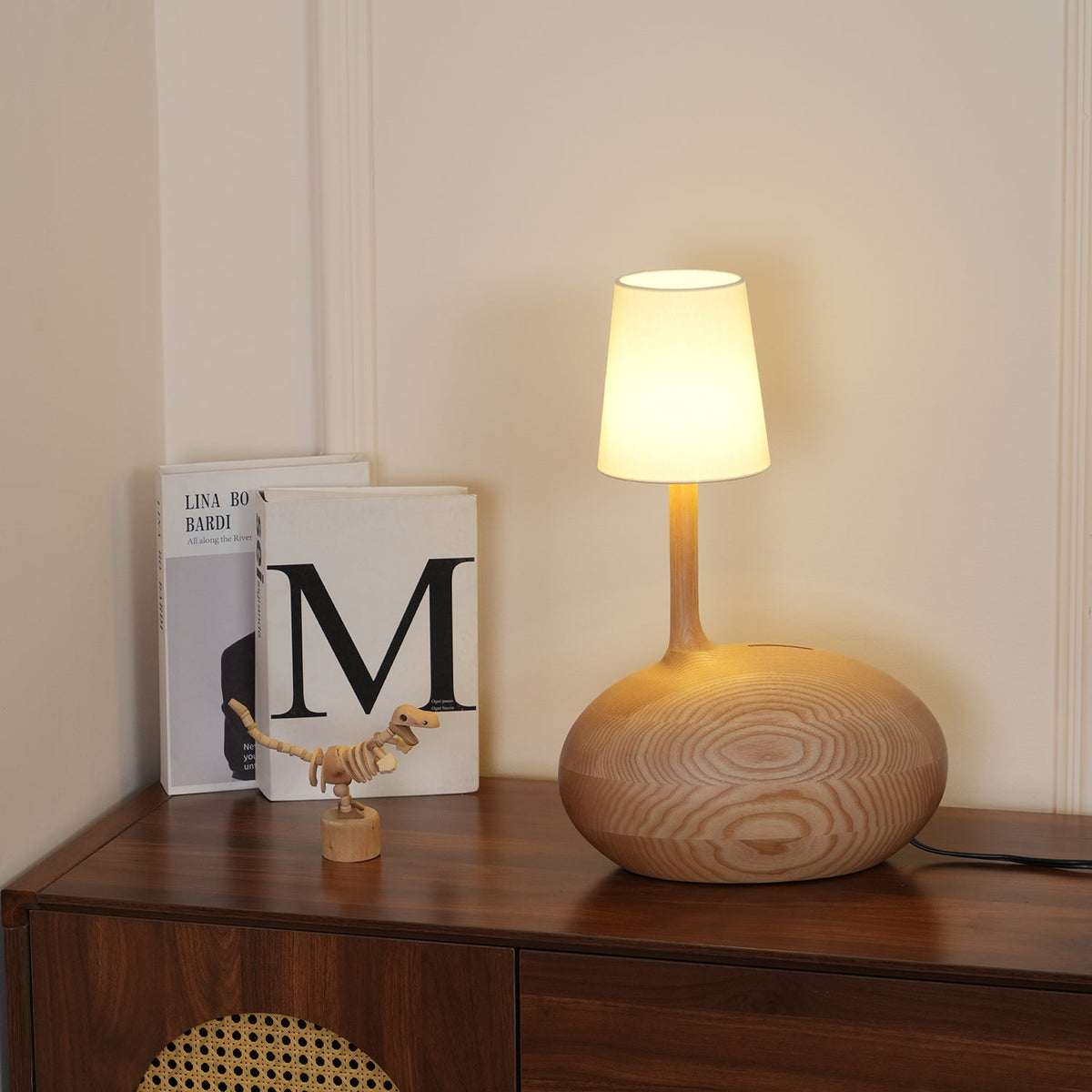 Brixten lámpara de mesa de madera y tejido