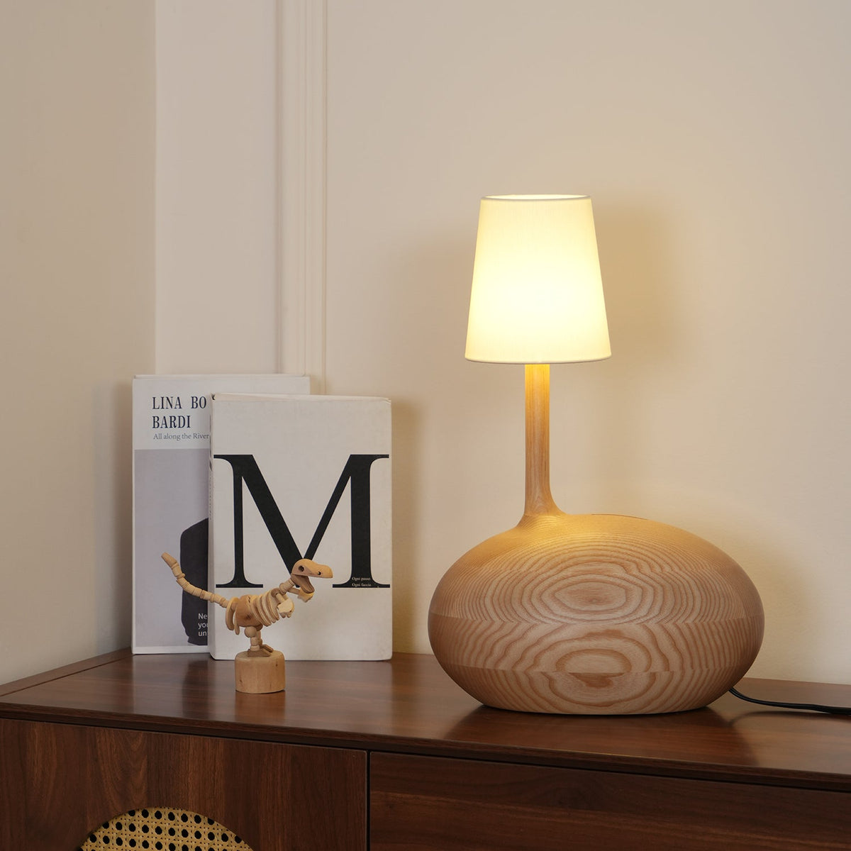 Brixten lámpara de mesa de madera y tejido