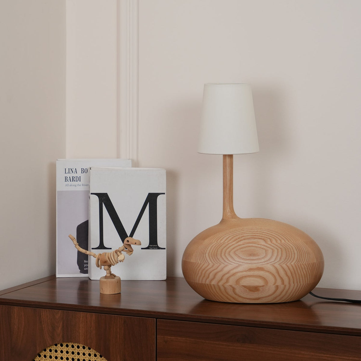 Brixten lámpara de mesa de madera y tejido