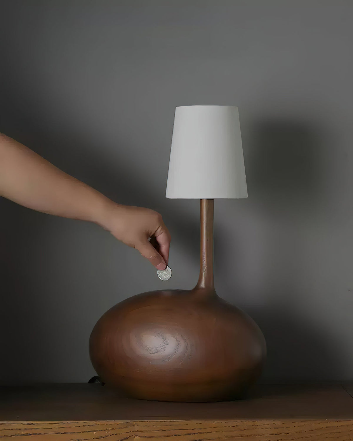 Brixten lámpara de mesa de madera y tejido