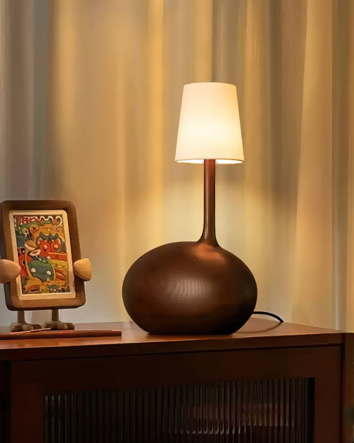 Brixten lámpara de mesa de madera y tejido