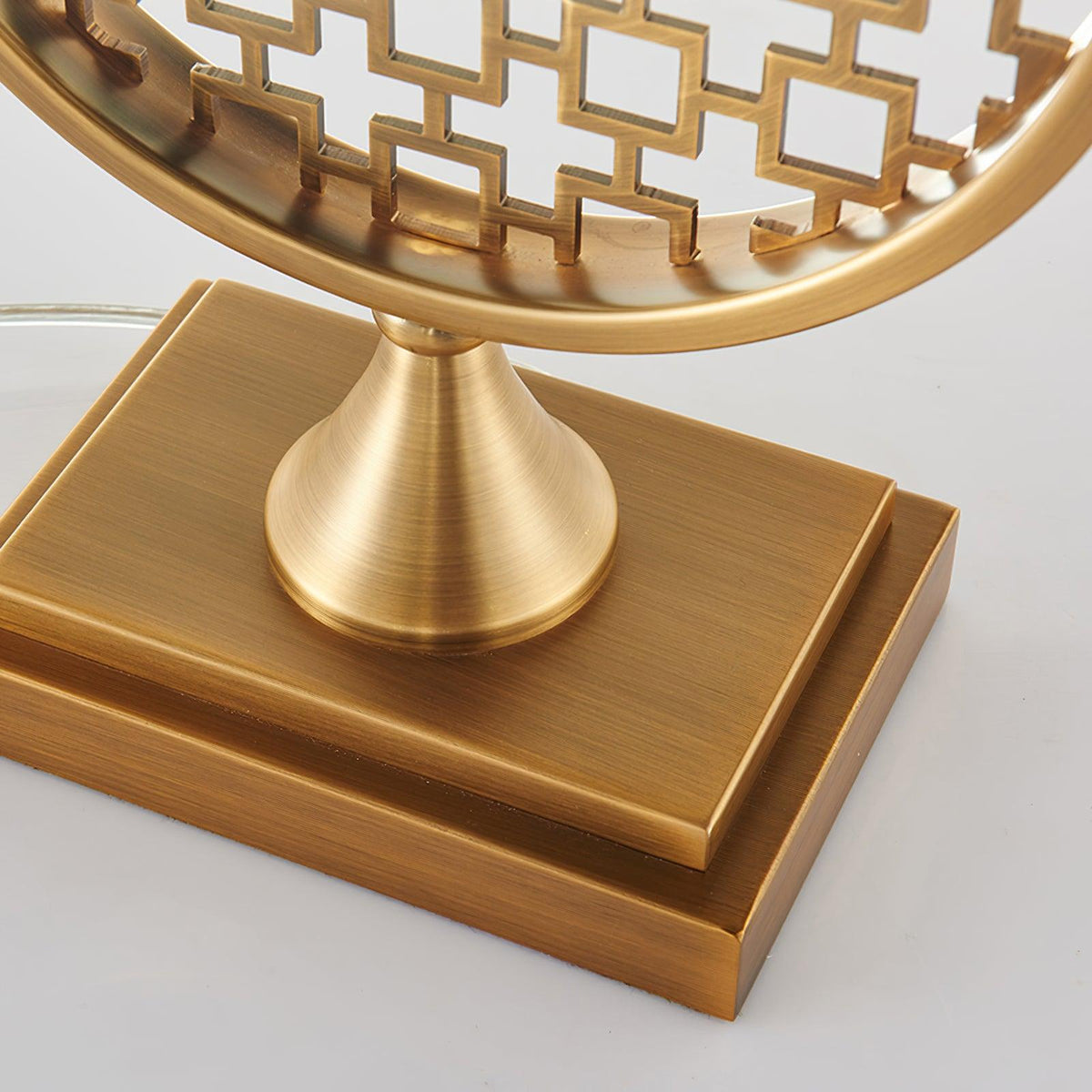 Lineine lámpara de mesa con tejido glam