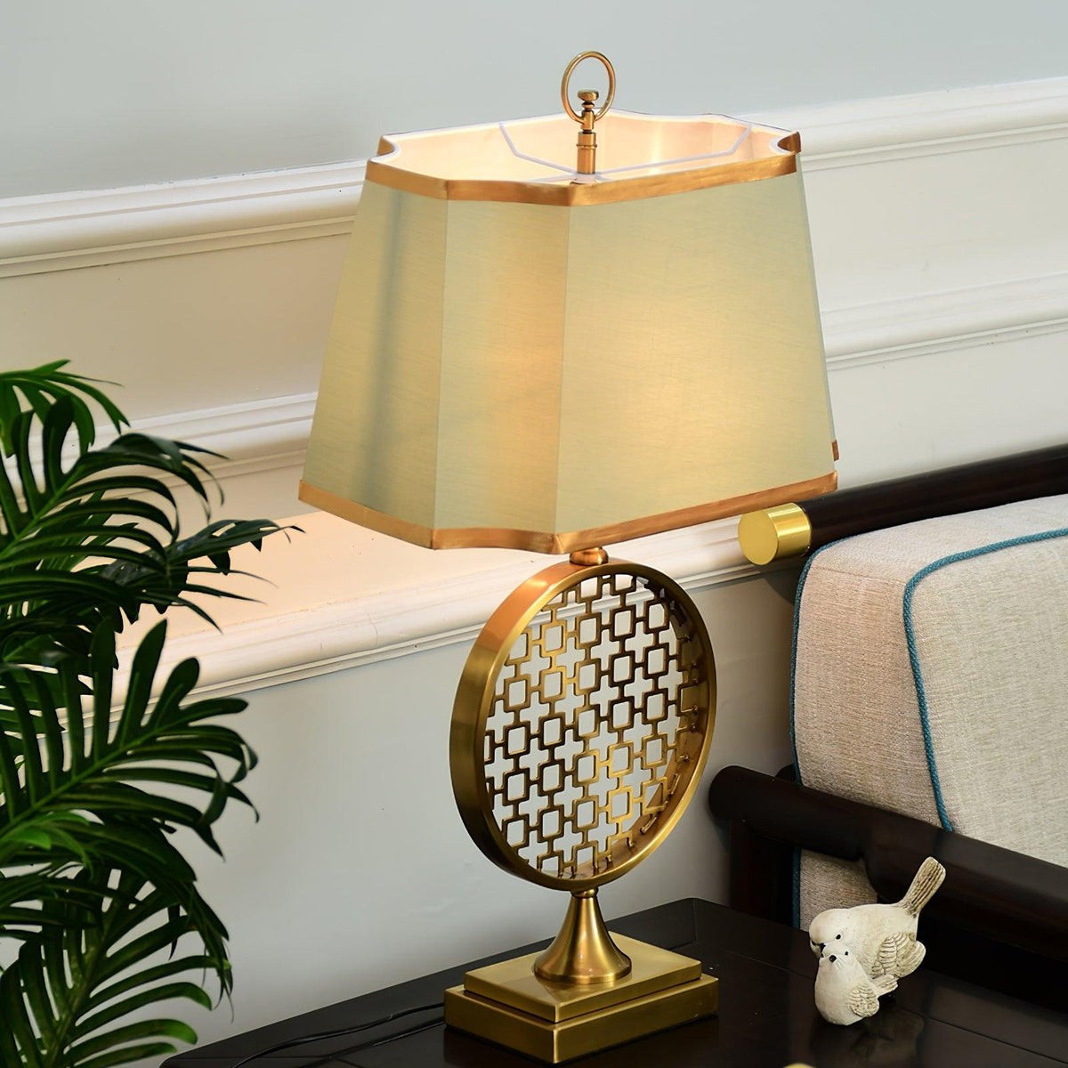 Lineine lámpara de mesa con tejido glam