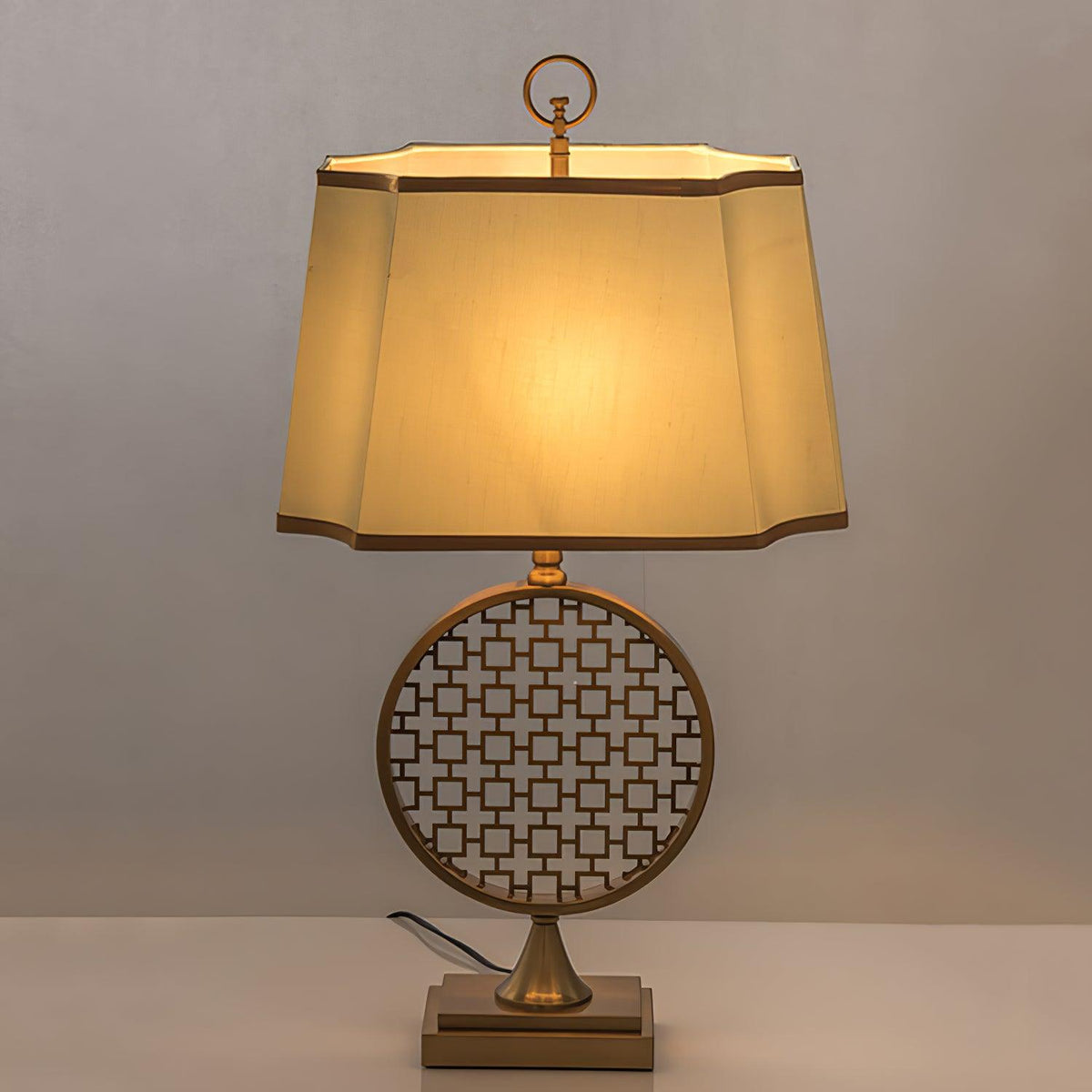 Lineine lámpara de mesa con tejido glam