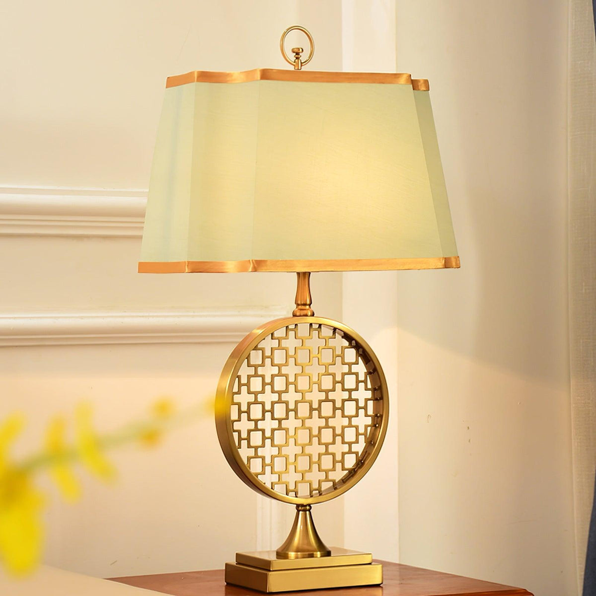 Lineine lámpara de mesa con tejido glam