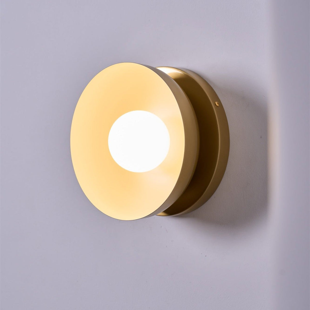 Eirearia aplique de pared moderno minimalista con diseño de eclipse solar en latón y vidrio