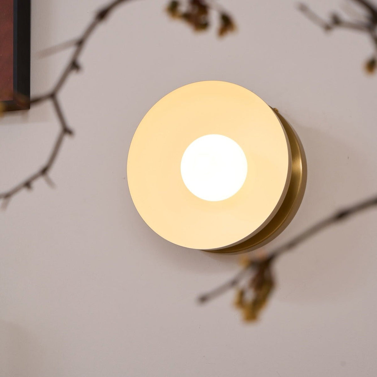 Eirearia aplique de pared moderno minimalista con diseño de eclipse solar en latón y vidrio