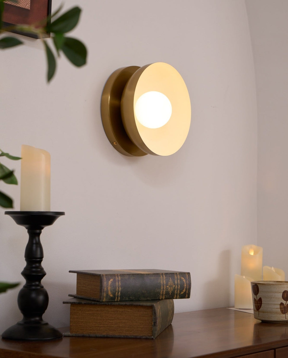 Eirearia aplique de pared moderno minimalista con diseño de eclipse solar en latón y vidrio