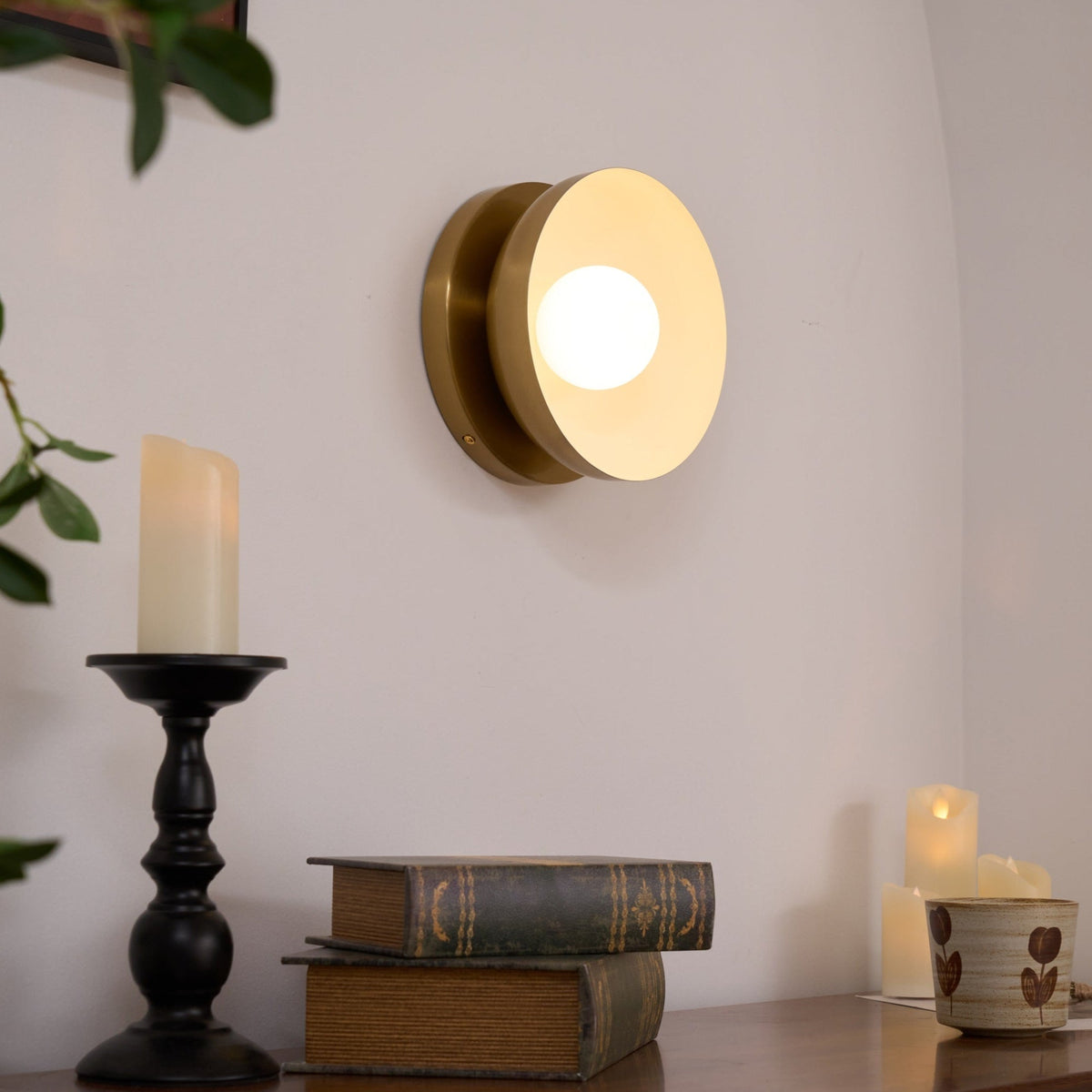 Eirearia aplique de pared moderno minimalista con diseño de eclipse solar en latón y vidrio