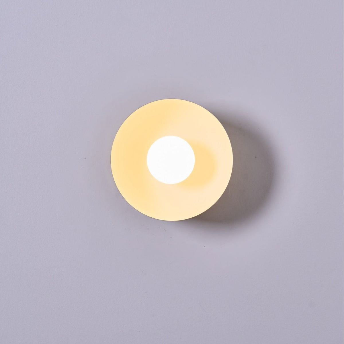 Eirearia aplique de pared moderno minimalista con diseño de eclipse solar en latón y vidrio