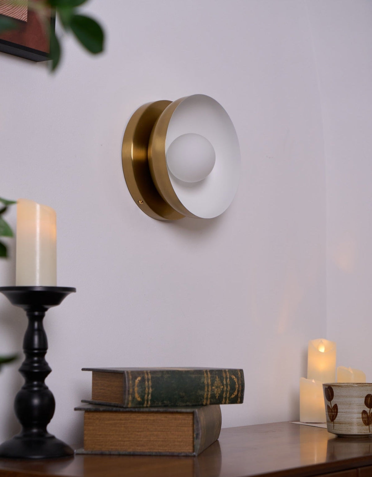 Eirearia aplique de pared moderno minimalista con diseño de eclipse solar en latón y vidrio