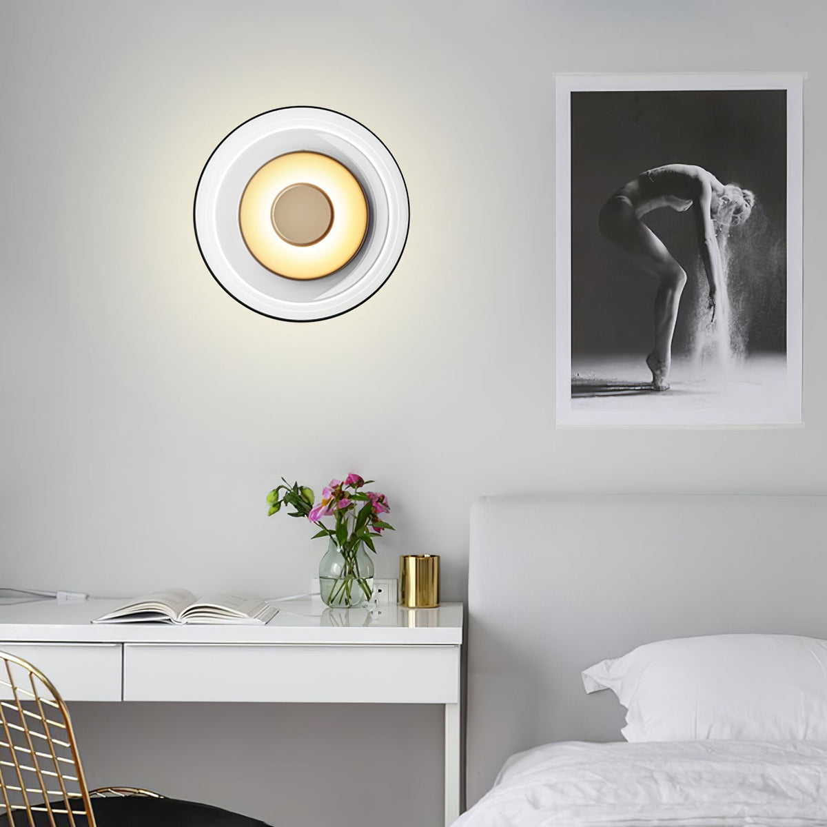Aether aplique de pared de latón con pantalla de vidrio