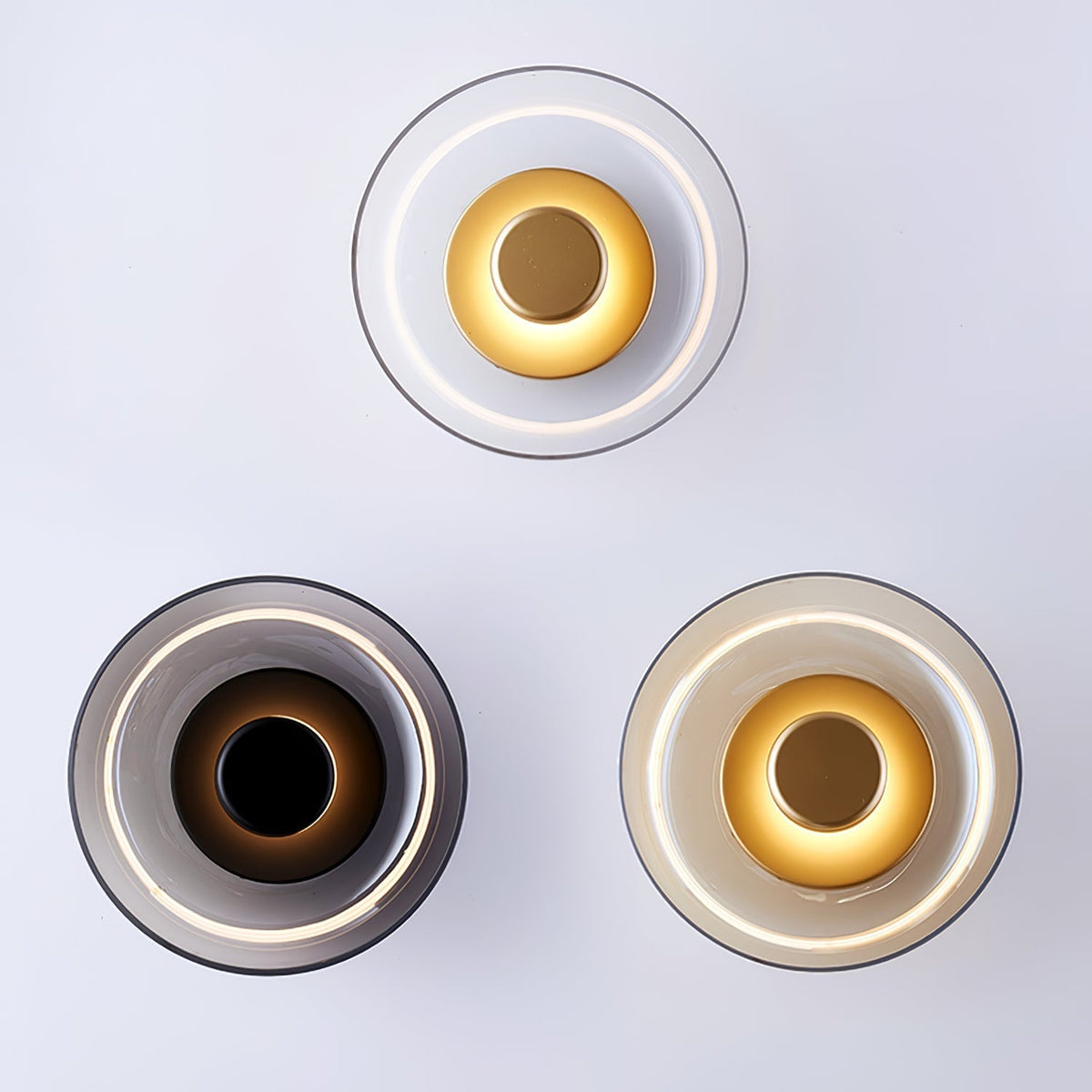Aether aplique de pared de latón con pantalla de vidrio