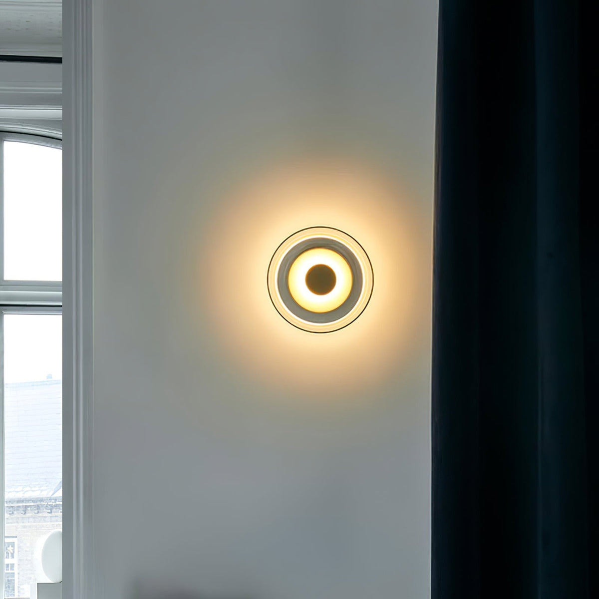 Aether aplique de pared de latón con pantalla de vidrio