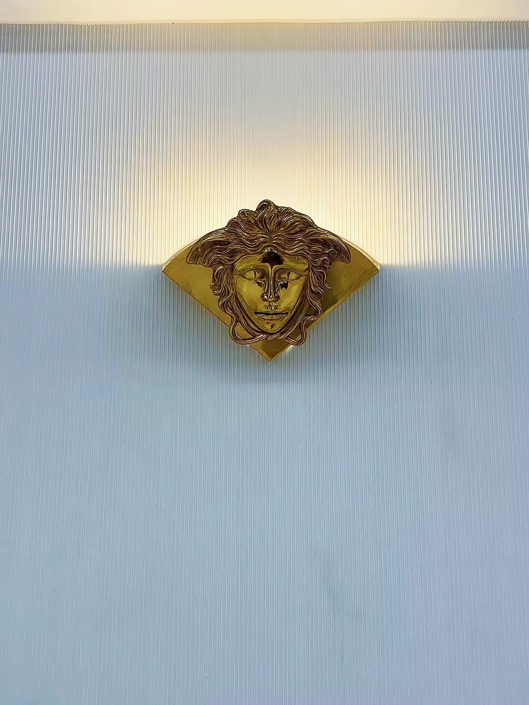 Sphinx aplique de pared en latón