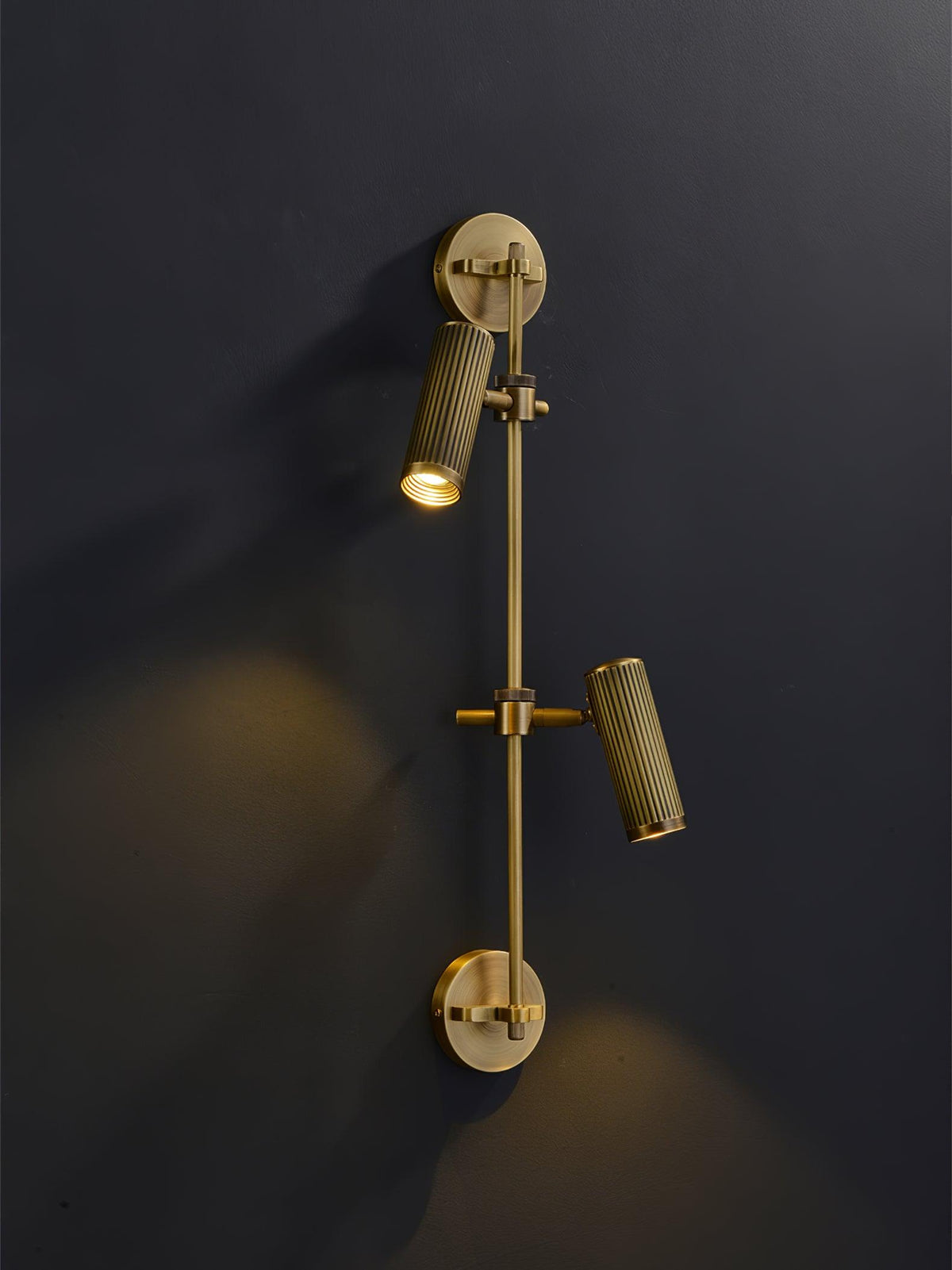 Kirixel aplique de pared industrial de latón