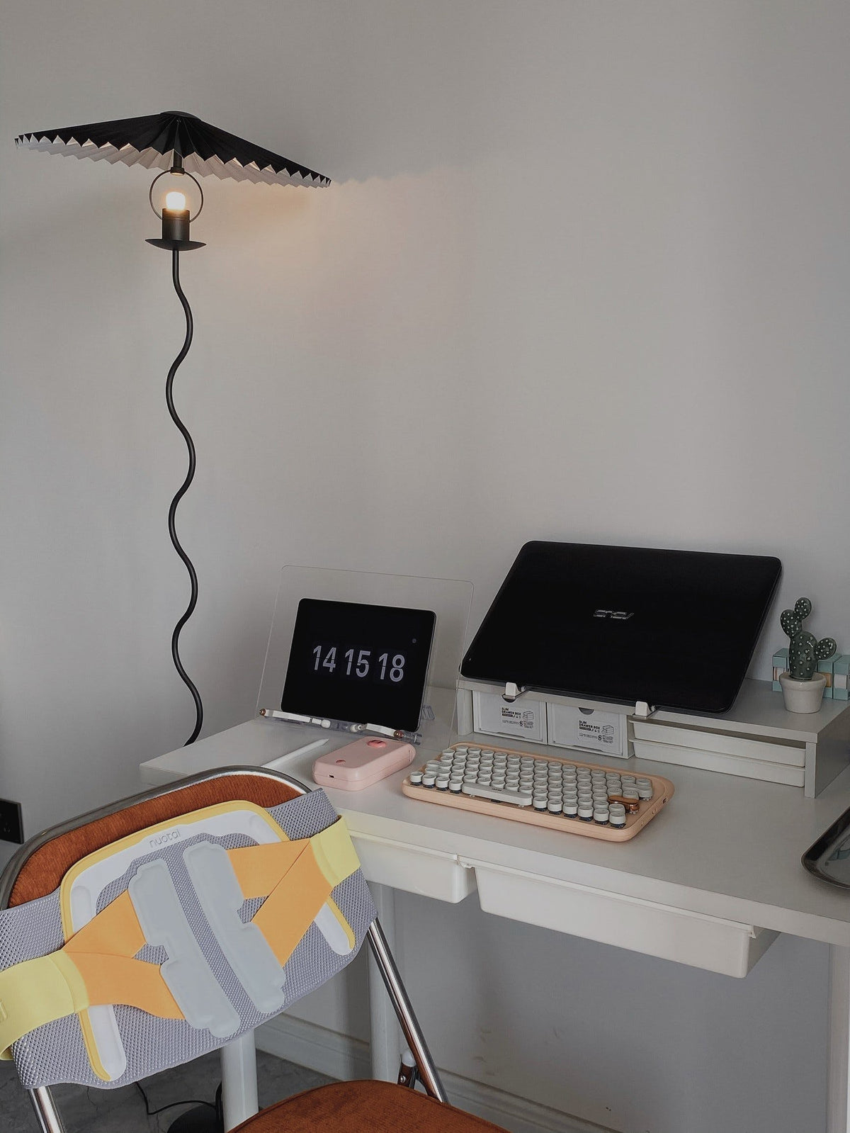 Lioraven lámpara de pie minimalista de tejido