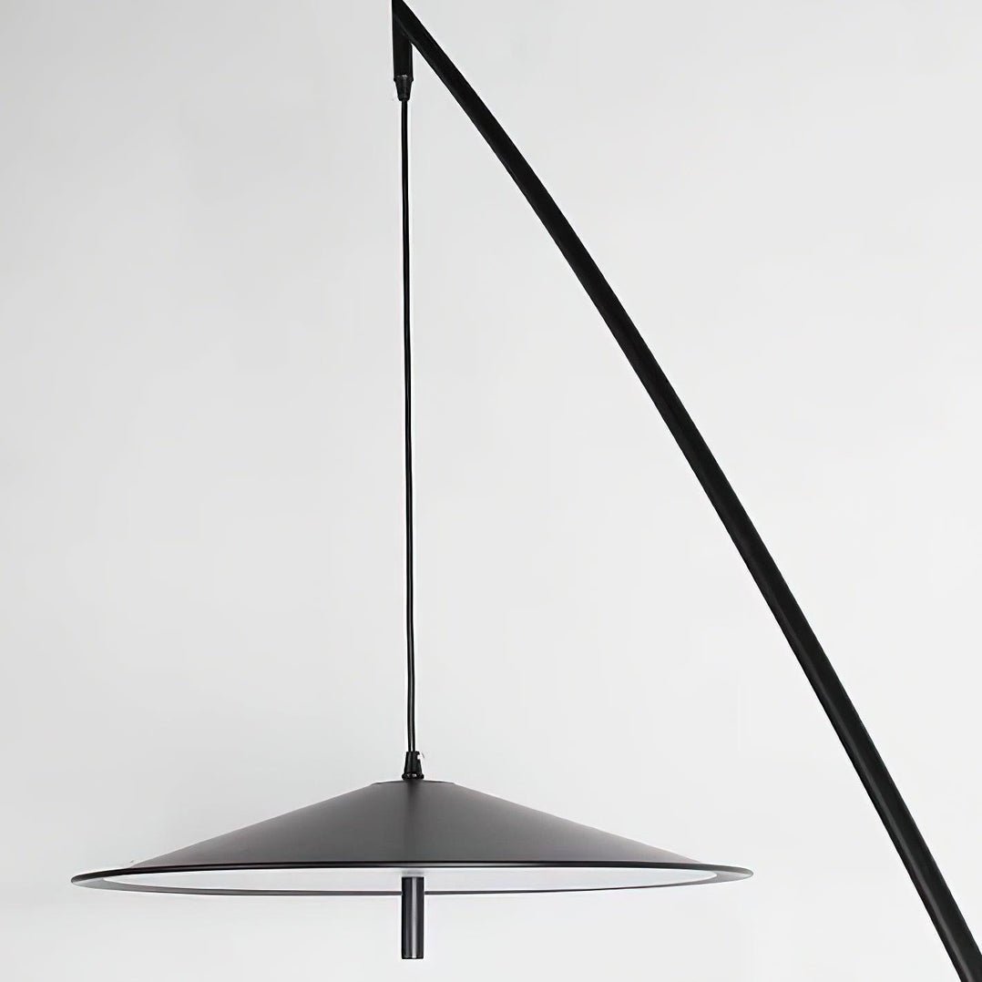 Arcana lámpara de pie negra minimalista