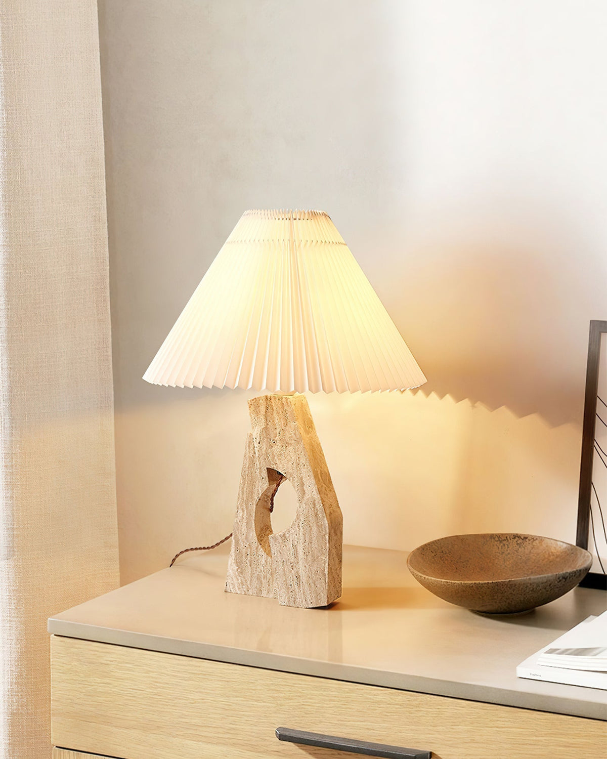 Arvinyra lámpara de mesa escultórica de travertino