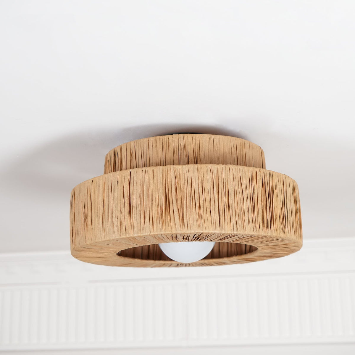 Ilthean lámpara de techo con paja natural artísticamente diseñada