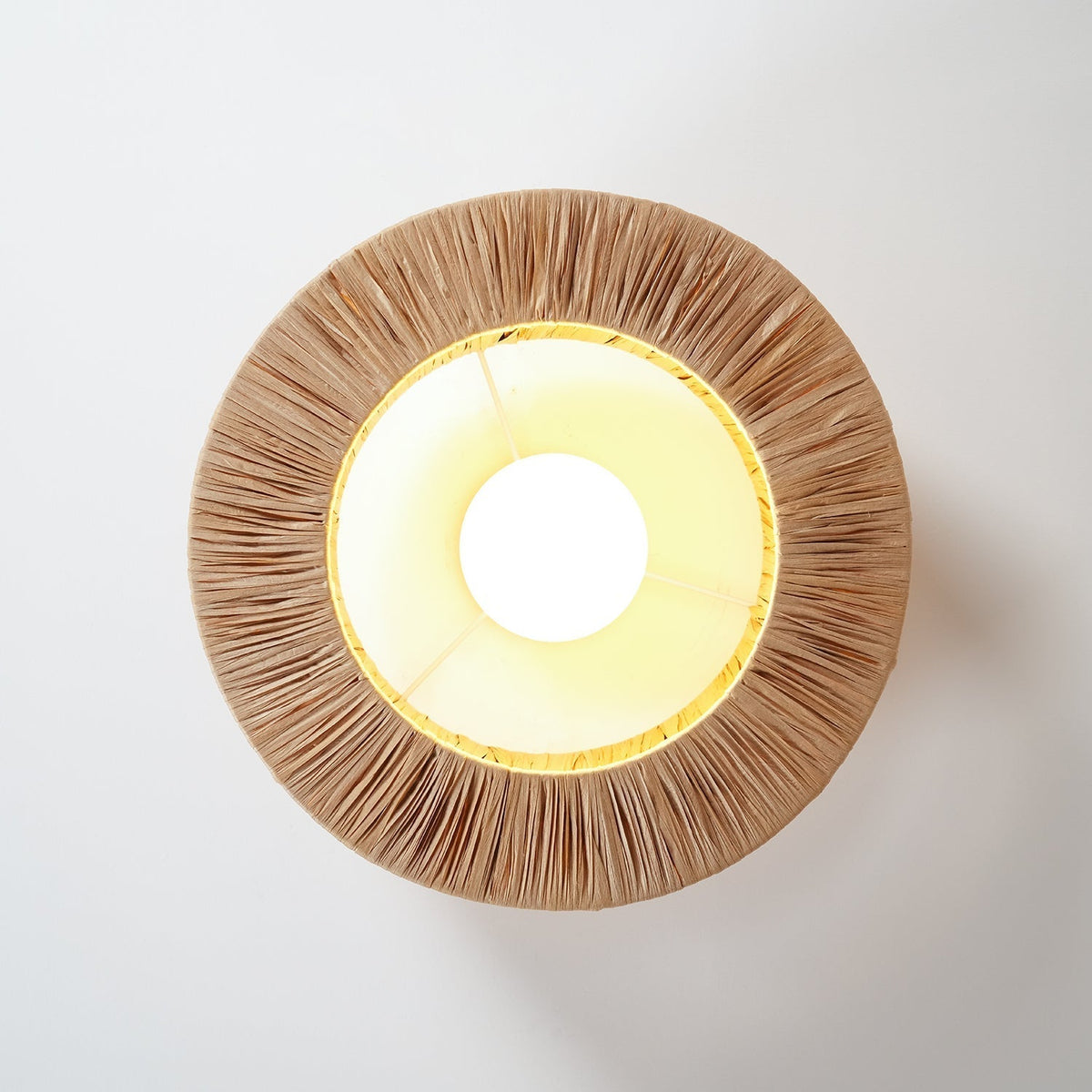 Ilthean lámpara de techo con paja natural artísticamente diseñada