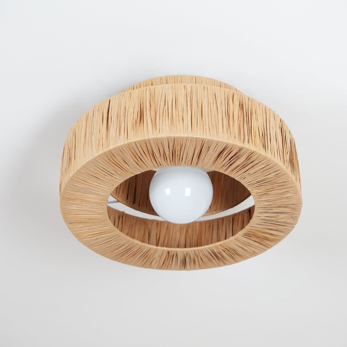 Ilthean lámpara de techo con paja natural artísticamente diseñada