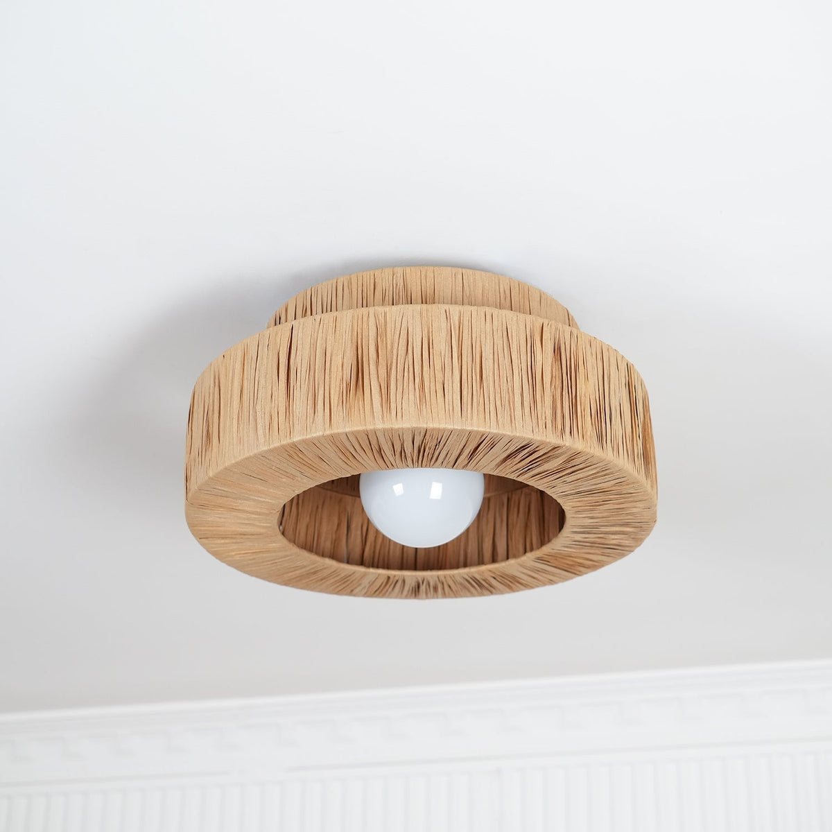 Ilthean lámpara de techo con paja natural artísticamente diseñada