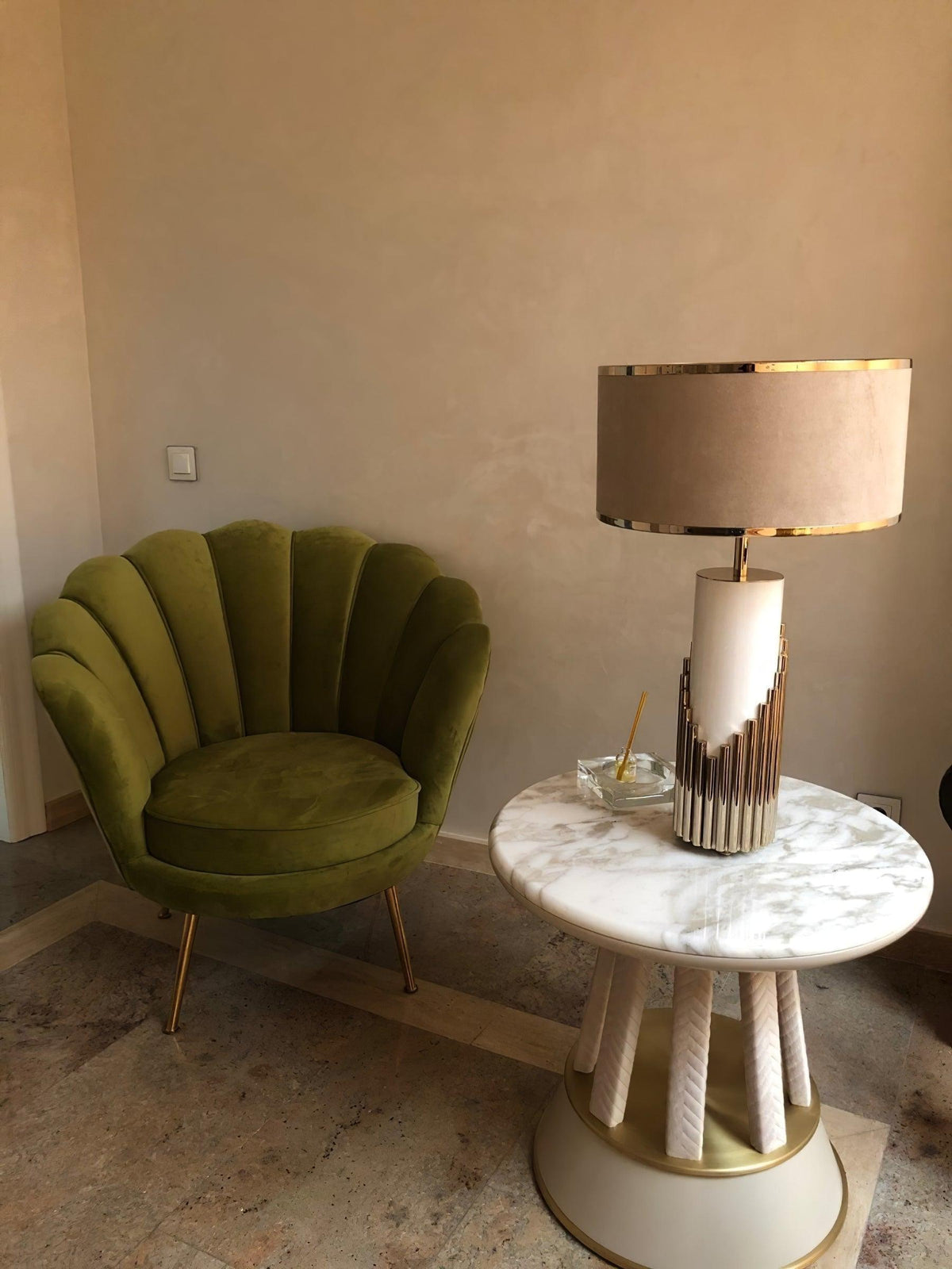 Teldes lámpara de mesa de mármol y tejido