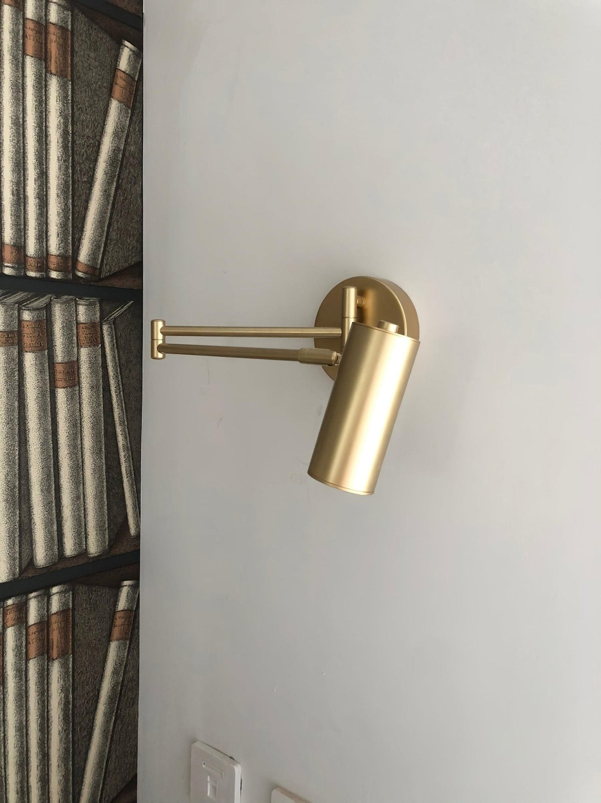 Auraelle aplique de pared con brazo articulado de latón regulable