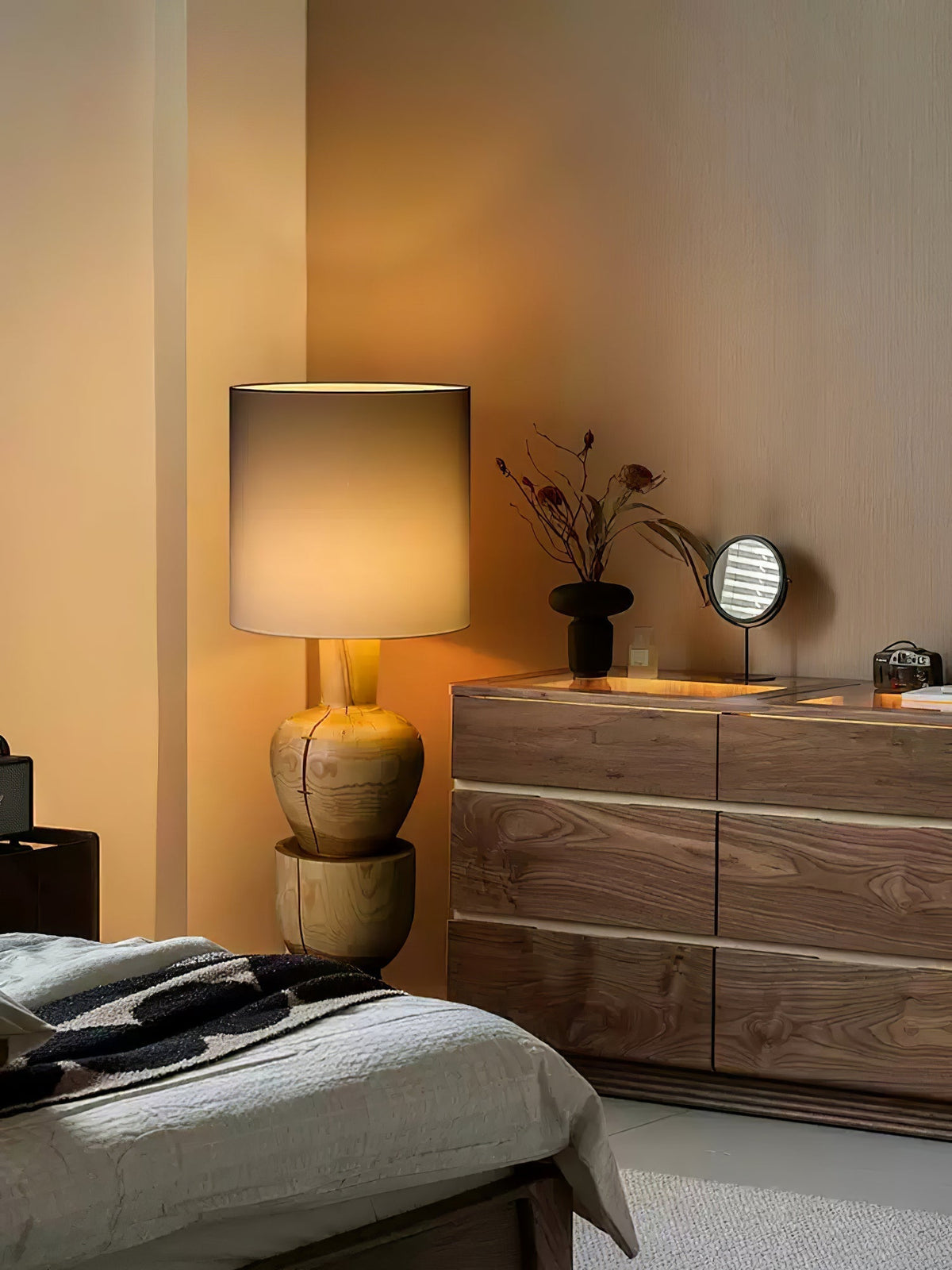 Flynis lámpara de mesa de madera